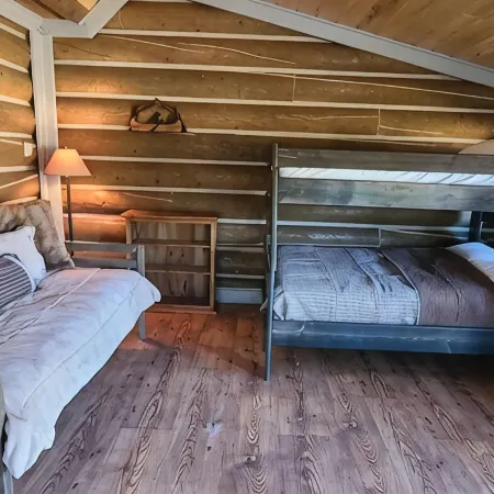 Spacious cabin in Angel Fire area - 6 miles to ski slopes and recreation area