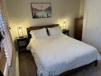 Charming Lake Community Bungaloo. Comfortable living with 86 inch tv! - 홈스테이
