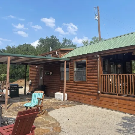 Quiet cabin on the Brazos