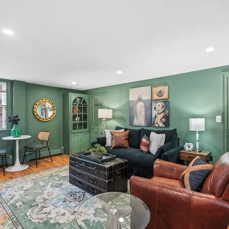 1Br on Salem Common l Steps to Witch Museum and Downtown l Fenced in Yard