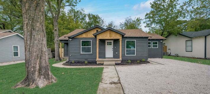 5BR/3BA walking distance to UNT with covered patio Hotels in Denton