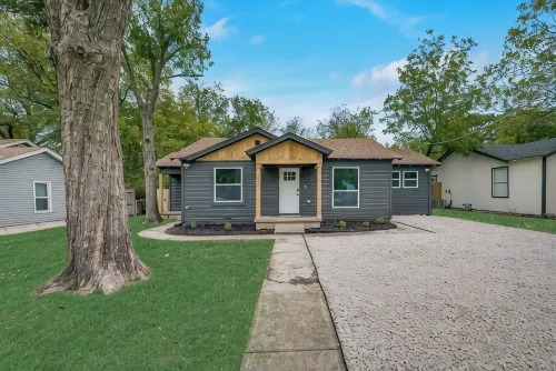 5BR/3BA walking distance to UNT with covered patio - 4-Star