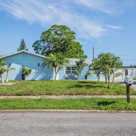 House with Heated Pool and Outdoor kitchen close to Siesta Key Beach!!