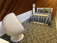 Mid-century A-frame style cabin with lake views near the heart of Amish Country - Chalets