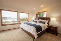 Sunset Lake Retreat@ Lake Tapps-Lakefront, Spacious, Sports Court, Kayaks - 4성급