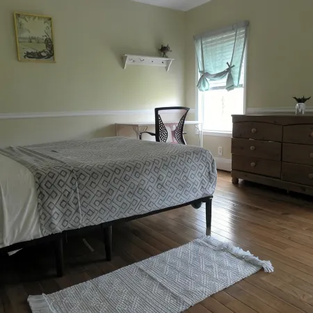 Mountain side house with game room, hot tub, firepit 1 mile from Lambertville