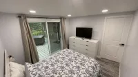 Free 50 Amp EV Charger Modern New, HotTub, A/C, Webber Grill, 2 Decks, FirePit - balcony