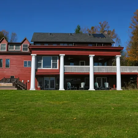 Start Thinking about Fall Foliage! Hot Tub, Fabulous Kitchen, Views Everywhere!