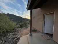 10 Minute Walk to Downtown Cave Creek Restaurants, Night Life and Shops - Wifi