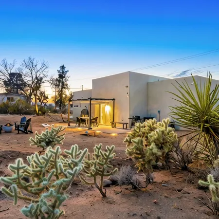 COZY JOSHUA TREE HOME- 9 min to the park! with Hot Tub