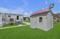 Charming waterfront  3-bedroom house - Wifi