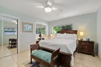 Walk to the beach, restaurants, grocery and more! Enjoy all Naples has to offer - 4-Star