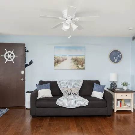 300ft to the Beach • Central A/C, Linens & Towels, Beach Badges & Gear Included