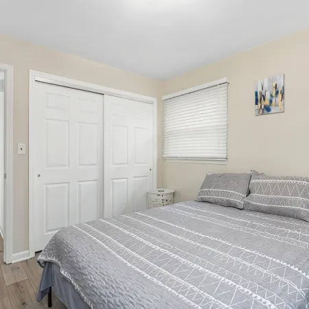 Cozy LeClaire Townhome within walking distance to downtown!