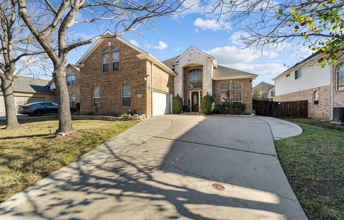 Keller’s Crown - Huge House Near Stadiums - Hot Tub & Pool Table