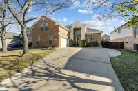 Keller’s Crown - Huge House Near Stadiums - Hot Tub & Pool Table - Homestays