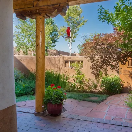 Authenitic Santa Fe Casita~Walk to Downtown, Kiva Fireplaces and Mountain Views