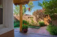 Authenitic Santa Fe Casita~Walk to Downtown, Kiva Fireplaces and Mountain Views - con vista montagne