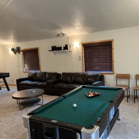 Stunning Cabin with Clubhouse on River! Wooded Retreat with Kayaks! Pickleball!