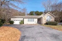 Pet Friendly - Sea Side Serenity - 4Br - Single Family Bliss - Homestays