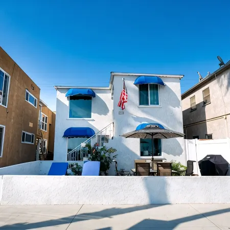 Beach across the street, Alamitos Bay steps away! No hidden Fees!