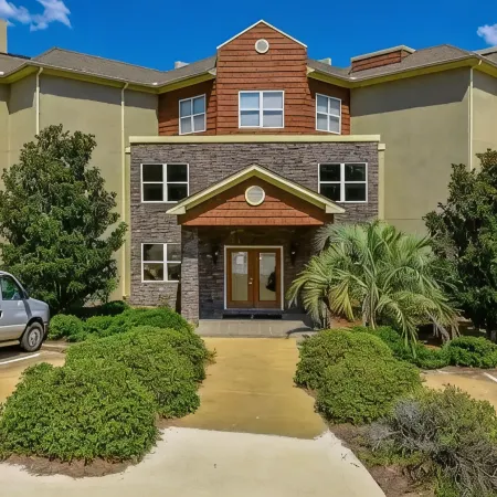 Lovely Lake Condo with BOAT SLIP and Pool