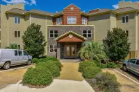 Lovely Lake Condo with BOAT SLIP and Pool - 무료 와이파이