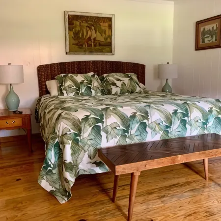 Rustic newly remodeled River House on working fish house property . Gulf access Hotels in Inglis