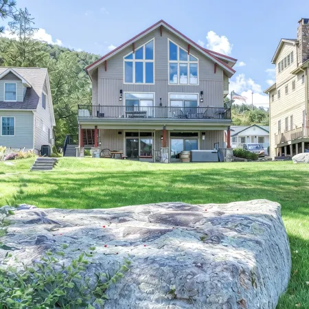 Walking Distance to Wisp. Spacious, 4-bedroom home in the heart of Deep Creek.