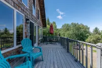 Rangeley 4-Season Retreat – Water and Sunset Views – Wood Stove – Game Room - Homestays