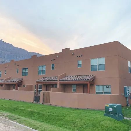 Moab Townhome - Pool - 2Br - Sleeps 8 - Arches