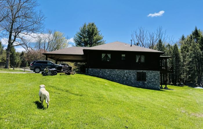 Perfect Summer / Fall Getaway with Amazing Fireplace for Gathering / Relaxation.