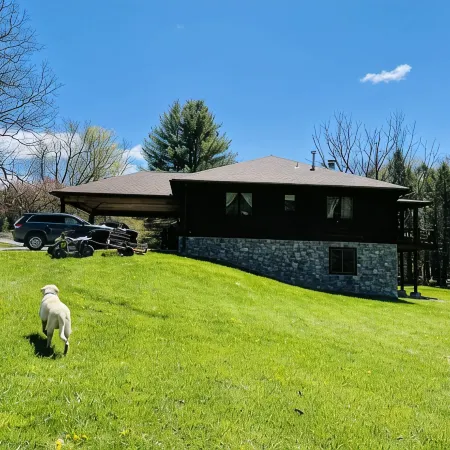 Perfect Summer / Fall Getaway with Amazing Fireplace for Gathering / Relaxation.