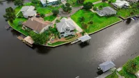 Spacious Waterfront Luxury Home w dock, kayaks & bicycles bring your boat! - Parvekkeita