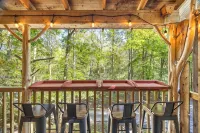 Peaceful Creekside Cabin with Hot Tub + Game Room - Chalets