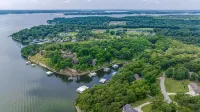 5-Bedrooms on the water! 2 Kitchens, Hot Tub, and Theatre! - Boutique
