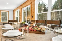 NEW Chalet 6 minutes from Sunday River! Hot tub, Sauna, Sleeps 12, Dog Friendly! - 4-Star