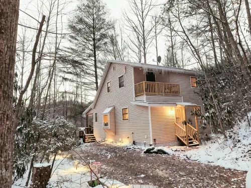 Highlands/Lake Glenville Area-Hot Tub-Mtn Stream-WIFI-Seclusion - Chalets