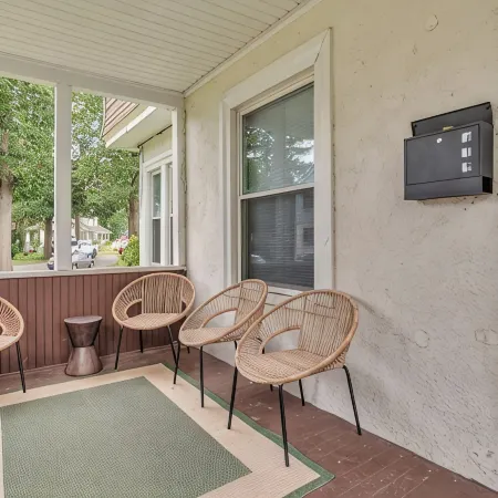Stylish 4BR 2 Bathroom Home in Forest Park