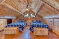 Authentic Quaint Log Cabin w/ Stellar Views & Hot Tub - Chalets