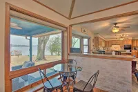 Roomy Texas Lake Retreat w/ Private Boat Ramp - parking