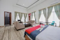 RedDoorz Premium Near Stasiun Lenteng Agung - Inns