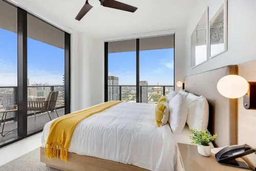 Downtown 2BR Oasis Pool Gym Balcony Views - Butik