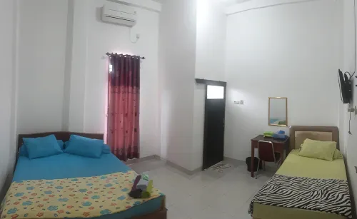 Losmen Ibu Hj. Tarjo - Hostels