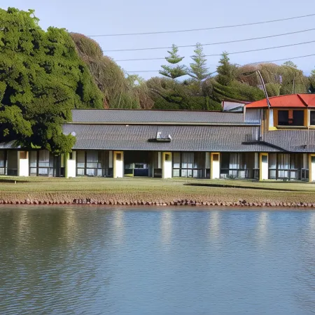 Hibiscus Lakeside Motel