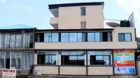 Metro Hotel Hotels near British Council