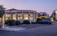 Hôtel Kyriad Lyon Bron Eurexpo Le Cottage Hôtels à : Bron