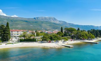 Hotel Riva Kaštela with Swimming Pool