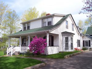 Farmhouse Inn B&B