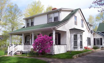 Farmhouse Inn B&B